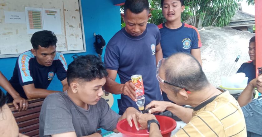 Cincin Tersangkut di Jari Salah Satu Warga di Natuna Ranai Minta Pertolongan Damkar