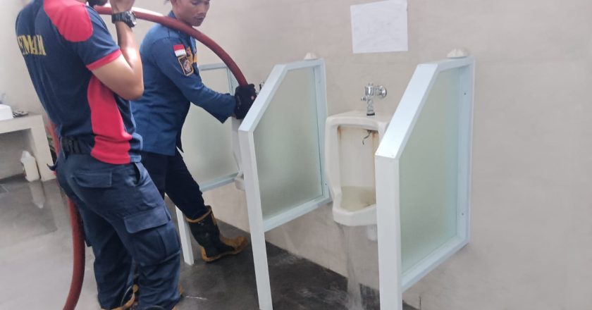 PENYEMPROTAN SALURAN PEMBUANGAN