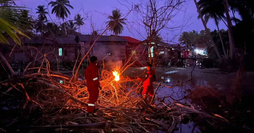 EVAKUASI SARANG TAWON DI PENGADAH NATUNA